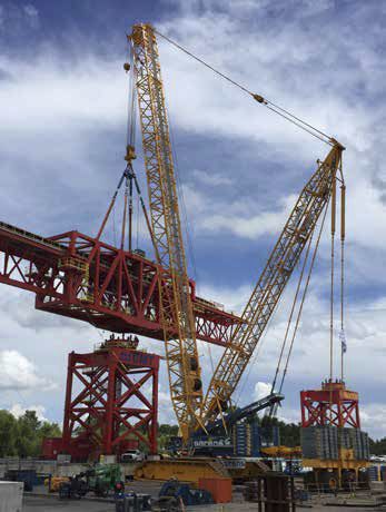 Grue sur chenilles Sarens Group à flèche treillis pour chantier