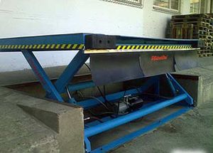 table élévatrice à ciseaux / hydraulique / stationnaire / de chargement