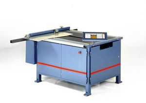 machine de découpe pour matières plastiques / à couteau / de câbles / de profilés