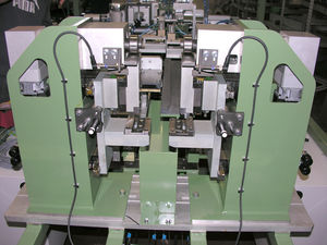 machine de poinçonnage automatique / électrique / mécanique / pour profilés en matières plastiques