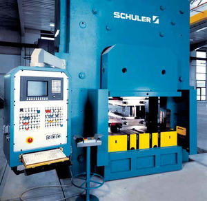 presse hydraulique / pour fabrication de plaques d'échangeurs de chaleur