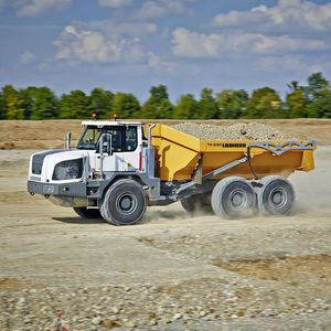 tombereau articulé / diesel / pour mines et carrières