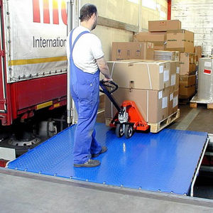 rampe de chargement pour véhicule utilitaire / pour quai / sur rail / hydraulique
