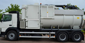 camion aspirateur / à 3 essieux / citerne
