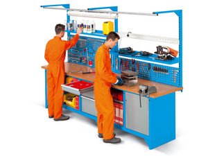 établi en bois / avec panneau porte-outils