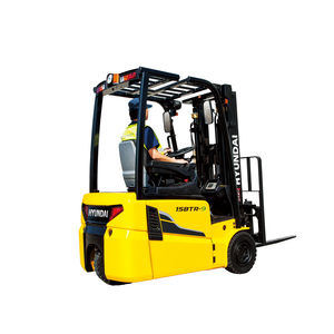 chariot élévateur alimenté par batterie / à conducteur porté assis / à 3 roues / à contrepoids