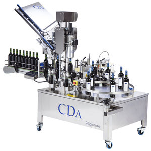 étiqueteuse automatique / pour étiquettes auto-adhésives / pour applications sur le côté / pour bouteilles