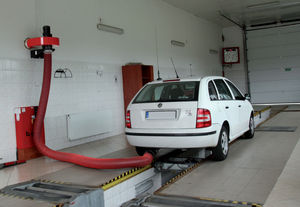 système d'évacuation de gaz d'échappement de véhicule / de gaz d'échappement / mural