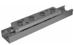 guide linéaire à rouleaux / en plastique