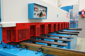 cisaille hydraulique / pour tôle métallique / guillotine