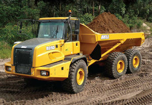tombereau articulé / diesel / pour mines et carrières
