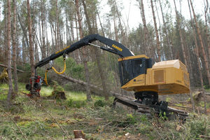 abatteuse forestière sur chenilles