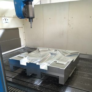 centre d'usinage 5 axes / vertical / à portique / pour aluminium