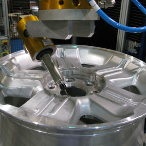 cellule robotisée de finition / d'ébavurage / pour l'industrie automobile