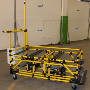 véhicule autoguidé pour entrepôts / pour chargement / pour déchargement / par gravité