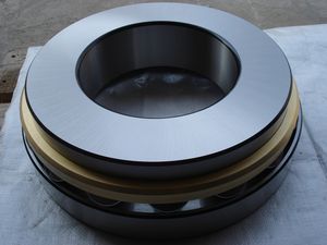 butée à rotule sur rouleaux