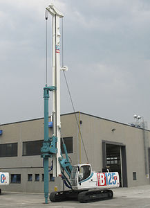 foreuse de pieux de fondation / sur chenilles / rotative / hydraulique
