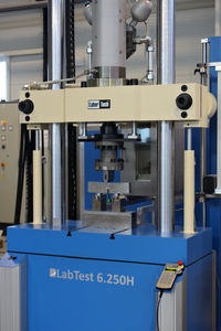 machine d'essai de fatigue / modulaire / dynamique / servo-hydraulique