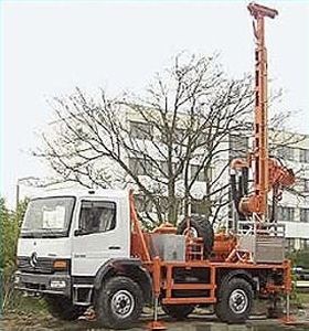 foreuse de puits / montée sur camion / rotative / hydraulique