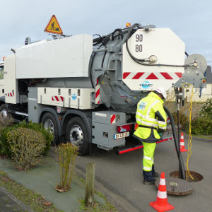 camion hydrocureur / aspirateur vidangeur / à 3 essieux