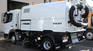 balayeuse aspiratrice sur camion / diesel