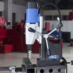 perceuse à socle magnétique / électrique / compacte / à deux vitesses