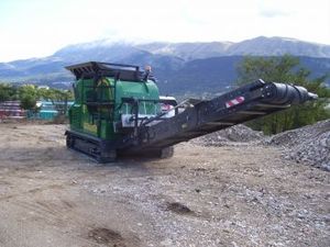 concasseur à mâchoires / mobile / à moteur diesel / sur chenilles