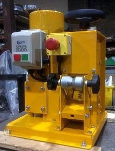 machine à dénuder de câbles électriques / à lâme / électrique