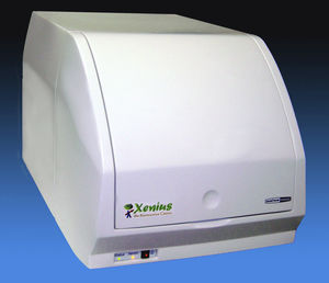 lecteur de microplaque à luminescence / à fluorescence / pour absorbance / avec monochromateur