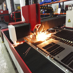 machine de découpe pour acier / laser à fibre / de tôle / CNC