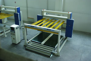 machine de découpe pour matières plastiques / à couteau / à fil vibrant / pour gabarit
