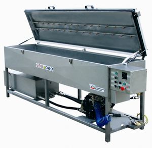 machine de lavage à solvant / automatique / de process / par aspersion