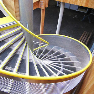 escalier en colimaçon / métallique