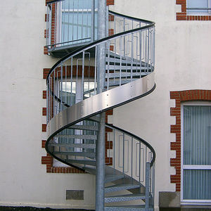 escalier en colimaçon / métallique / barreaudé / de secours