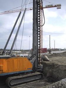 foreuse à tarière continue / de pieux de fondation / sur chenilles / rotative