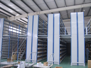 mezzanine industrielle avec système de rangement