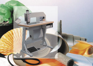 machine de soudage à ultrasons / robotisée / pour textiles / monophasée