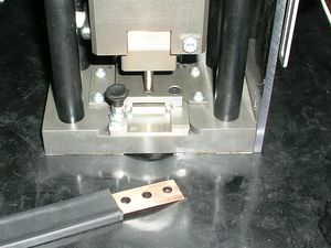 poinçonneuse semi-automatique / hydraulique / de barres