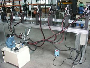 poinçonneuse automatique / hydraulique / pour tôle métallique