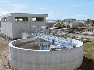 épaississeur par gravité / pour traitement de boues