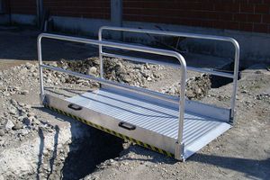 passerelle piétonne en aluminium