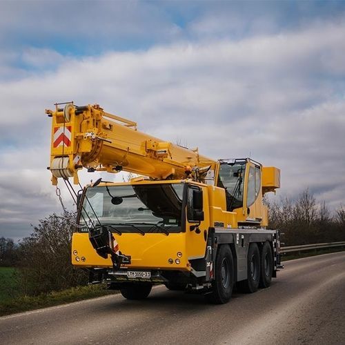 Grue Mont E Sur Camion Ltm Liebherr Cranes T Lescopique