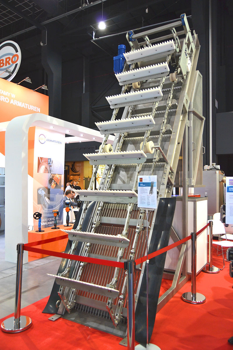 Dégrilleur à escalier EKOTON Industrial GROUP pour le traitement