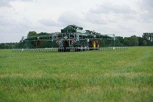 épandeur de sel sur tracteur 1