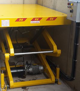 élévateur à plate-forme / hydraulique