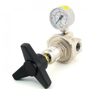 régulateur de pression pour gaz / pour oxygène / mono-étagé / en métal