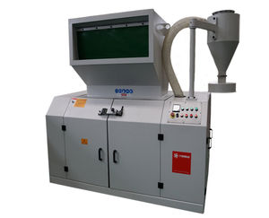granulateur insonorisé / à rotor / pour déchêts en matières plastiques / compact