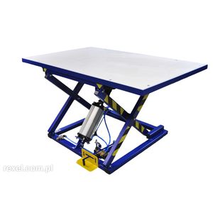 table élévatrice à ciseaux 1