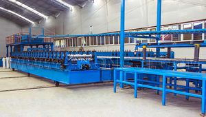 ligne de production de panneau sandwich en PUR / automatique / en continu