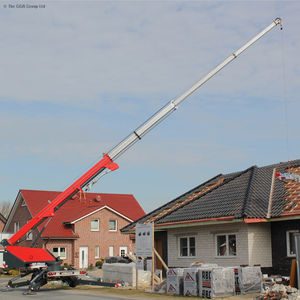 grue montée sur remorque